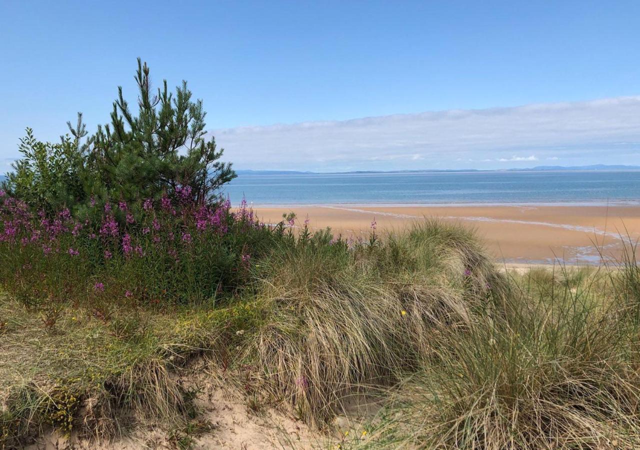 The Tower, Moray Firth Holiday Home Kinloss Exteriör bild